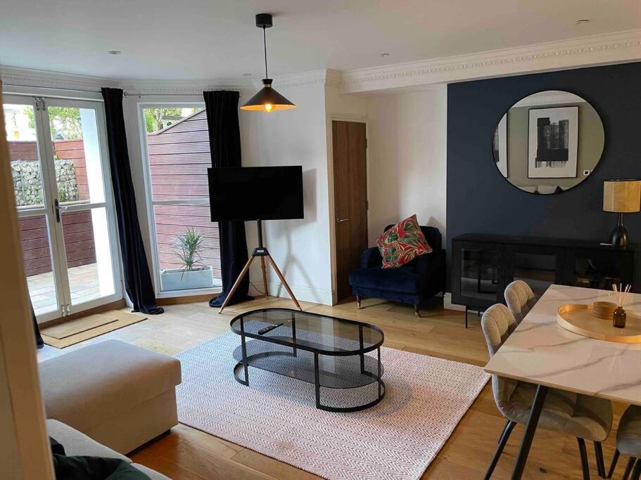 Stunning Apartment By The Leas, West End Folkestone Exterior photo